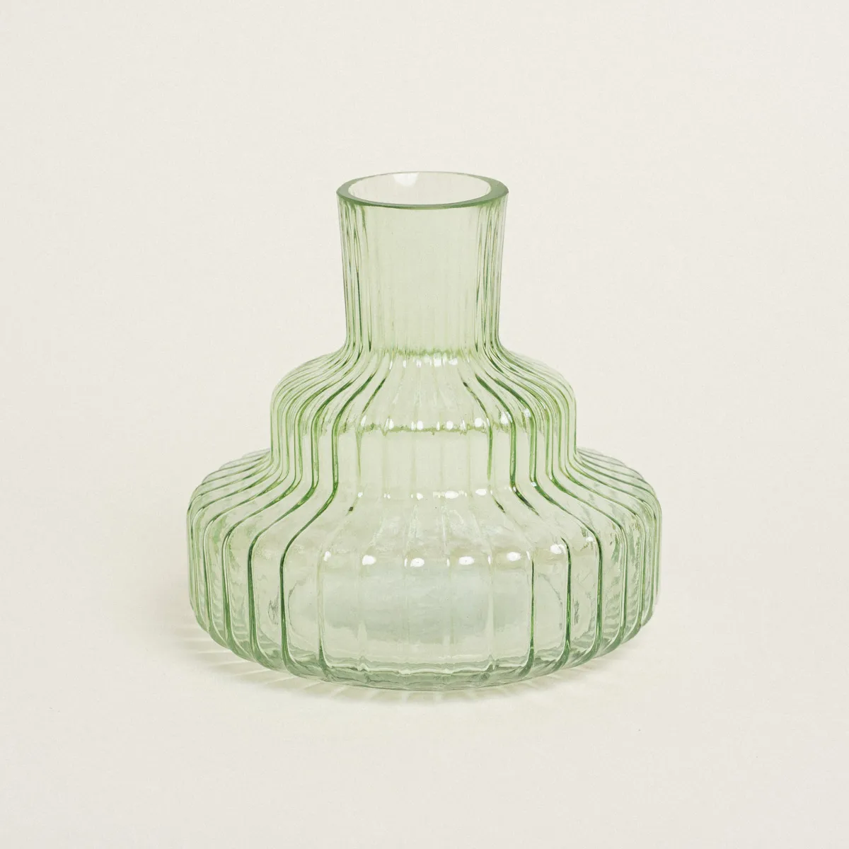 ΒΑΖΟ ΜΕ ΕΠΙΠΕΔΑ 15 x 14 cm