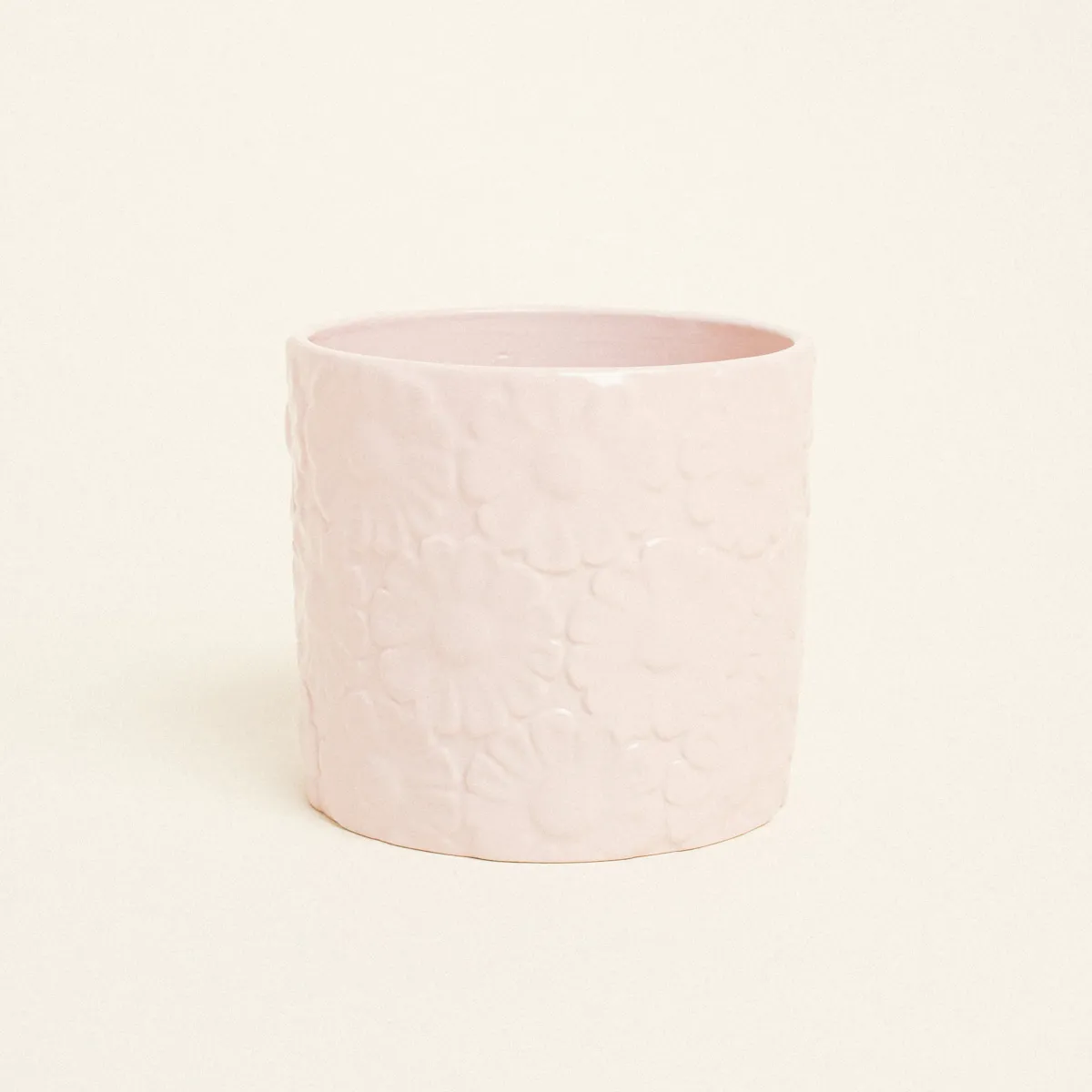 Κασπώ Πήλινο με Ανάγλυφο Σχέδιο Λουλουδιών
 12.8cm x 13.1cm